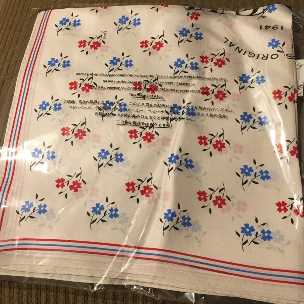 Coach Boardwalk Floral Print Silk Bandana nwt in packaging - Picture 4 of 5